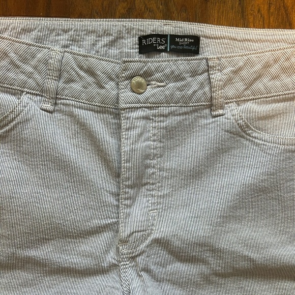 Riders Mid Rise Shorts Women’s Size 10 - Picture 2 of 6